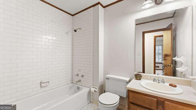 570 Candlewick Lane NW, Lilburn, GA 30047