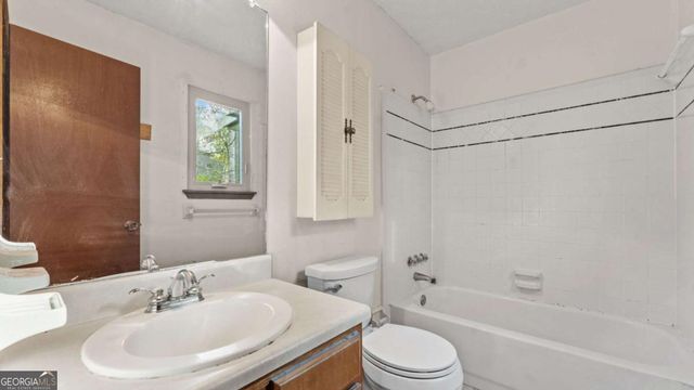 570 Candlewick Lane NW, Lilburn, GA 30047