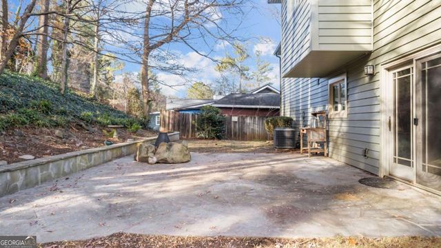 570 Candlewick Lane NW, Lilburn, GA 30047