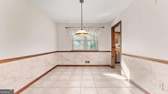 570 Candlewick Lane NW, Lilburn, GA 30047