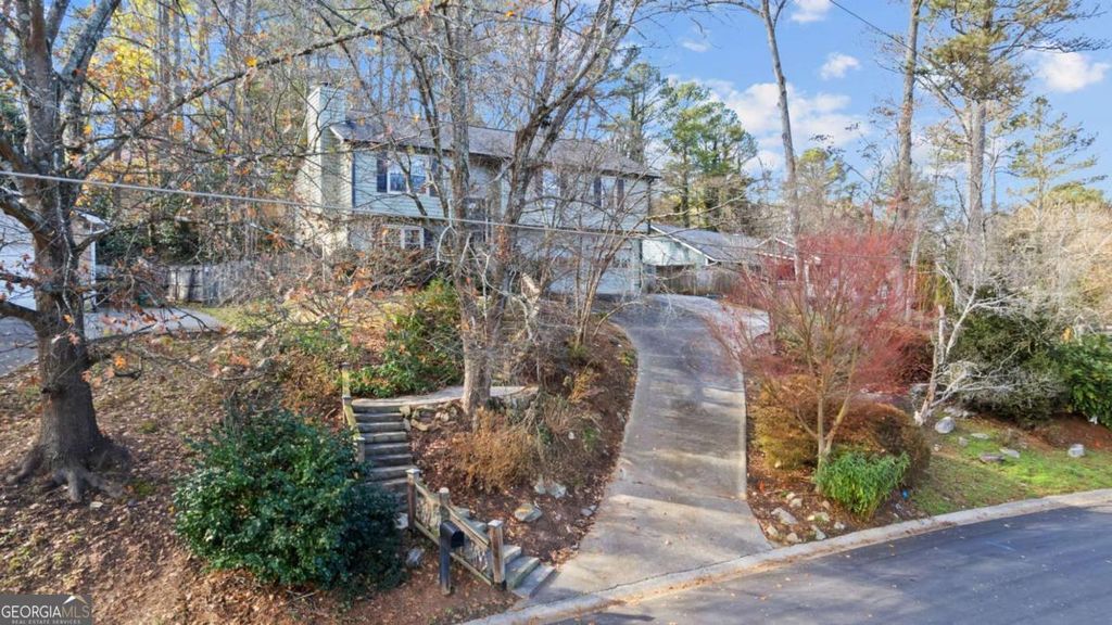 570 Candlewick Lane NW, Lilburn, GA 30047