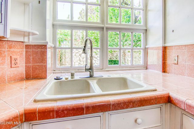 6041 TORREY PINES Drive, El Paso, TX 79912