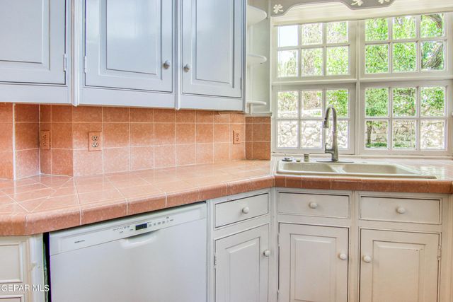 6041 TORREY PINES Drive, El Paso, TX 79912