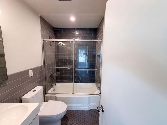 27 W Kenworth Road, Columbus, OH 43214