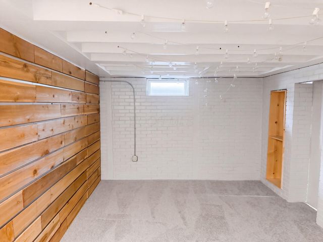 27 W Kenworth Road, Columbus, OH 43214