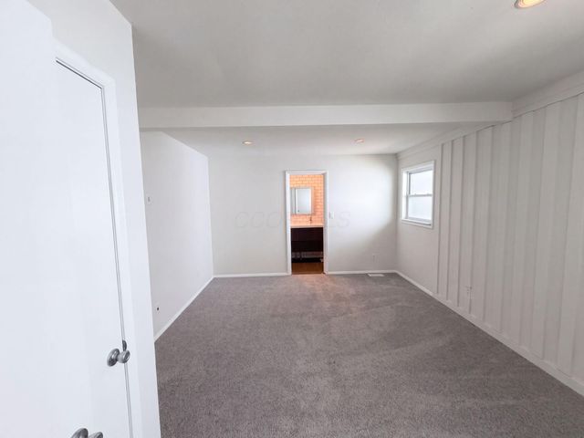 27 W Kenworth Road, Columbus, OH 43214