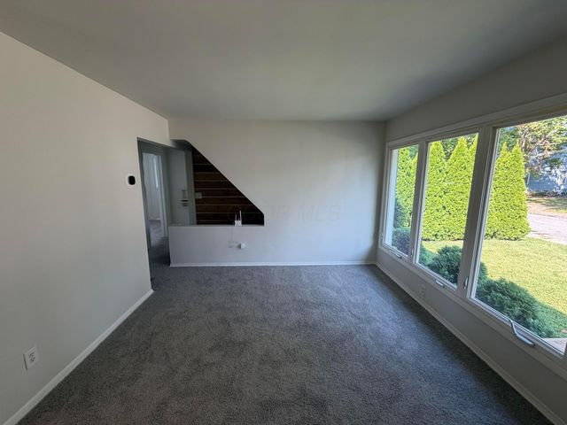 27 W Kenworth Road, Columbus, OH 43214