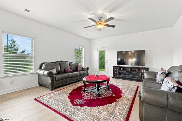 1037 Spruce Grove Road, Duncan, SC 29334