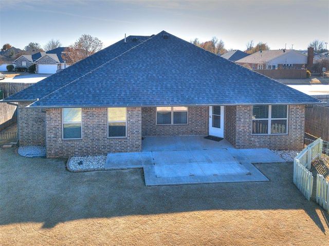 1177 McConnell Drive, Yukon, OK 73099