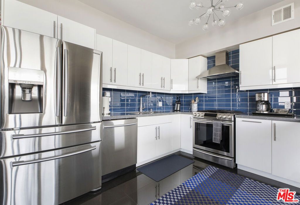 Image 16 of property listing at 4455 Los Feliz Boulevard 907, Los Angeles, CA 90027