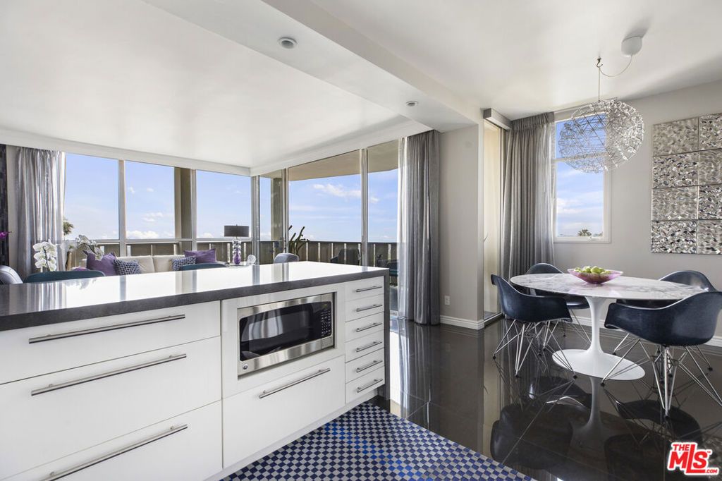 Image 19 of property listing at 4455 Los Feliz Boulevard 907, Los Angeles, CA 90027