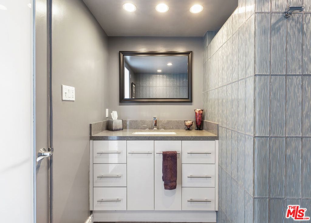 Image 25 of property listing at 4455 Los Feliz Boulevard 907, Los Angeles, CA 90027