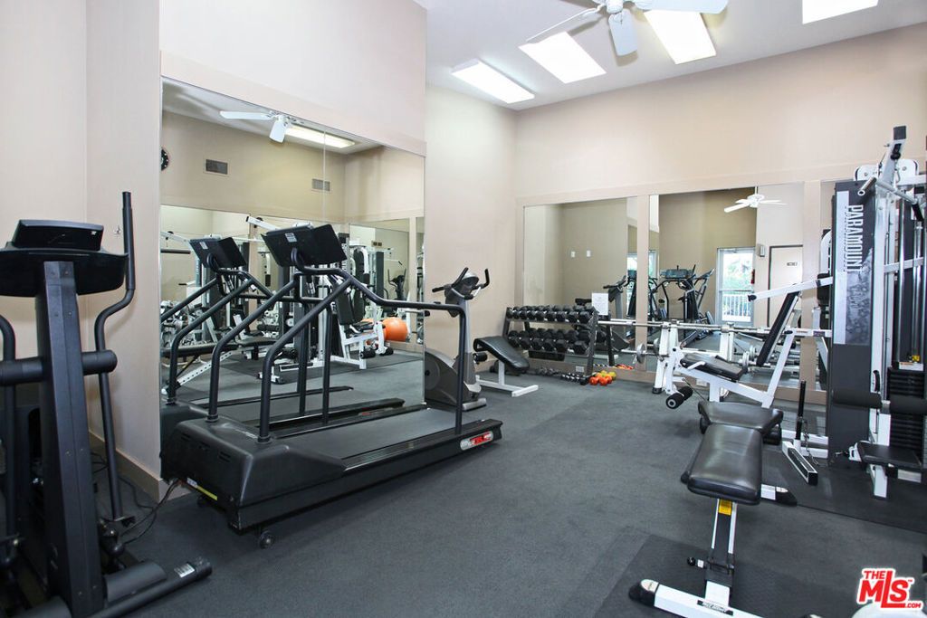 Image 26 of property listing at 4455 Los Feliz Boulevard 907, Los Angeles, CA 90027