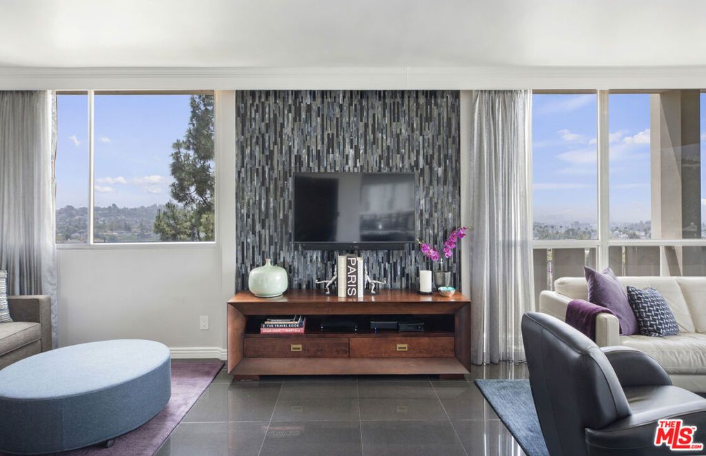 Image 4 of property listing at 4455 Los Feliz Boulevard 907, Los Angeles, CA 90027