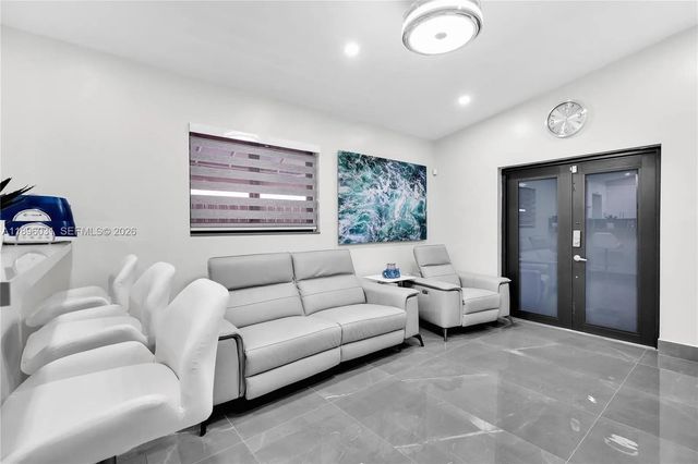 3118 W 71st Place, Hialeah, FL 33018