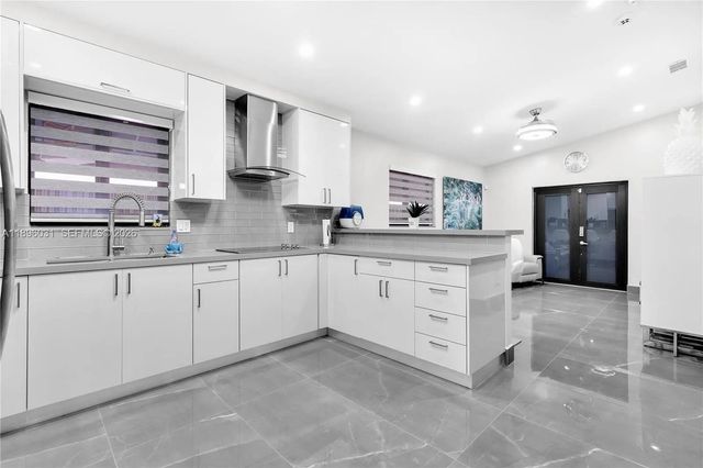 3118 W 71st Place, Hialeah, FL 33018