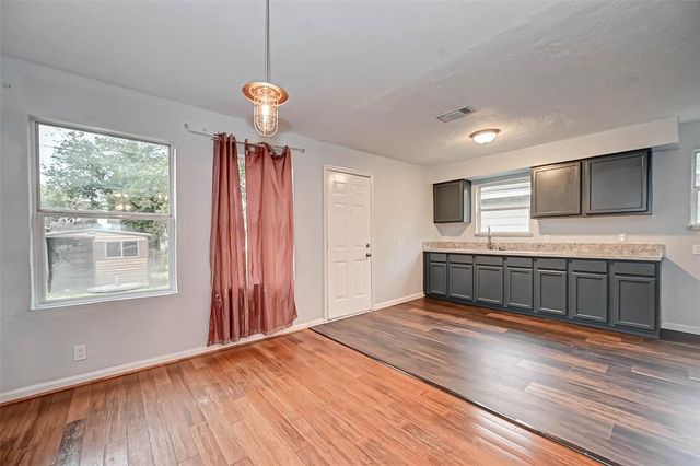7028 Saint Augustine Street, Houston, TX 77021