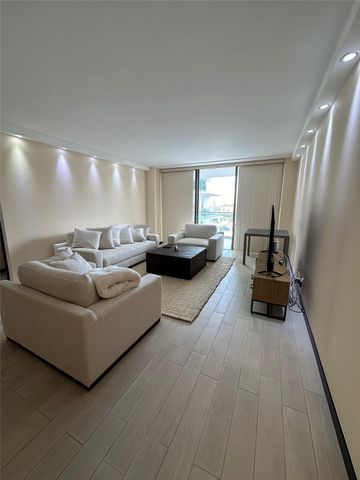 19707 Turnberry Way 8L, Miami, FL 33180