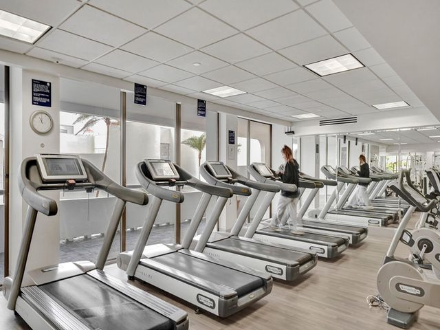 19707 Turnberry Way 8L, Miami, FL 33180