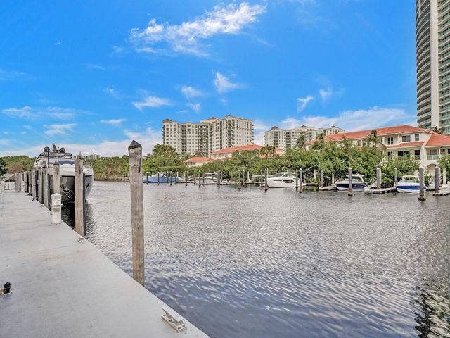 19707 Turnberry Way 8L, Miami, FL 33180