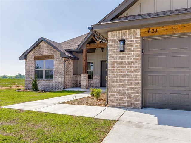 621 Trails End Drive, Shawnee, OK 74804
