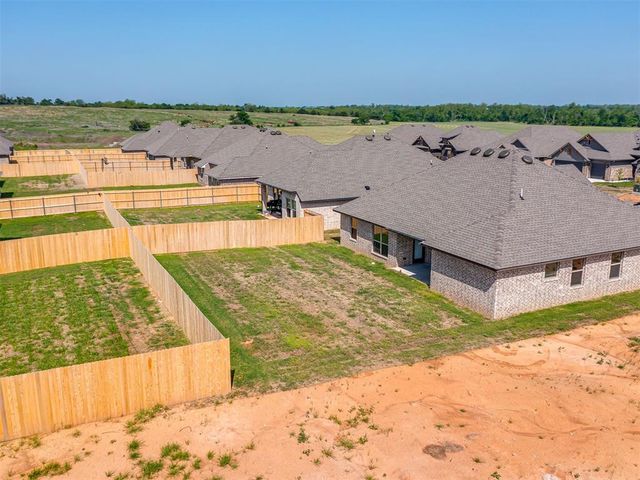 621 Trails End Drive, Shawnee, OK 74804
