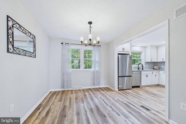 545 E HANNA DR, Newark, DE 19702
