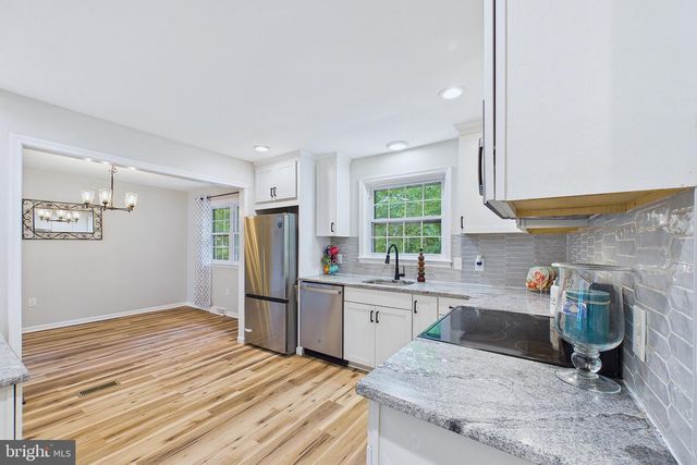 545 E HANNA DR, Newark, DE 19702