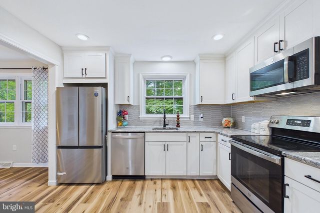 545 E HANNA DR, Newark, DE 19702