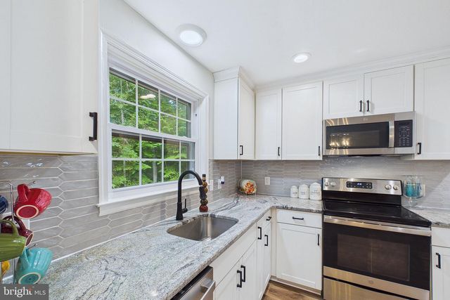 545 E HANNA DR, Newark, DE 19702
