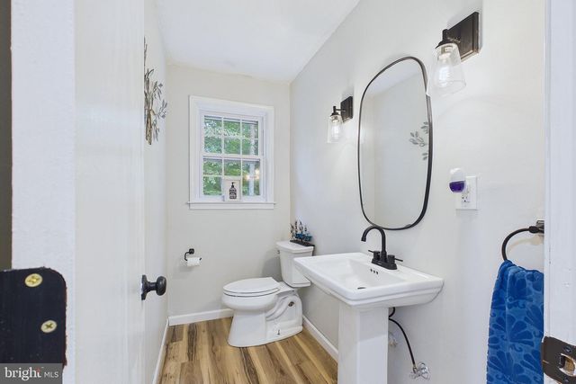 545 E HANNA DR, Newark, DE 19702