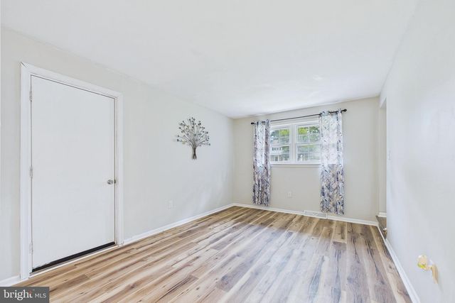 545 E HANNA DR, Newark, DE 19702