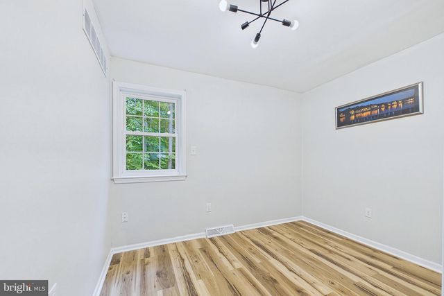 545 E HANNA DR, Newark, DE 19702
