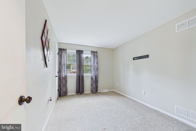 545 E HANNA DR, Newark, DE 19702