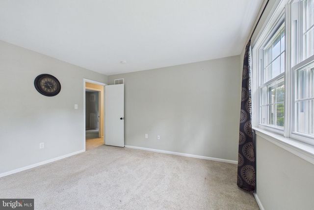 545 E HANNA DR, Newark, DE 19702