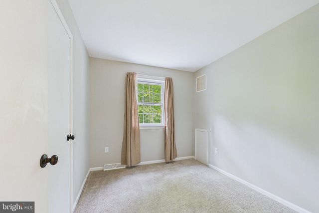 545 E HANNA DR, Newark, DE 19702