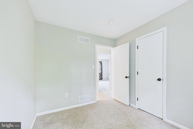 545 E HANNA DR, Newark, DE 19702