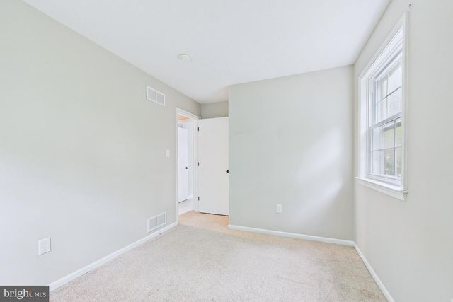 545 E HANNA DR, Newark, DE 19702
