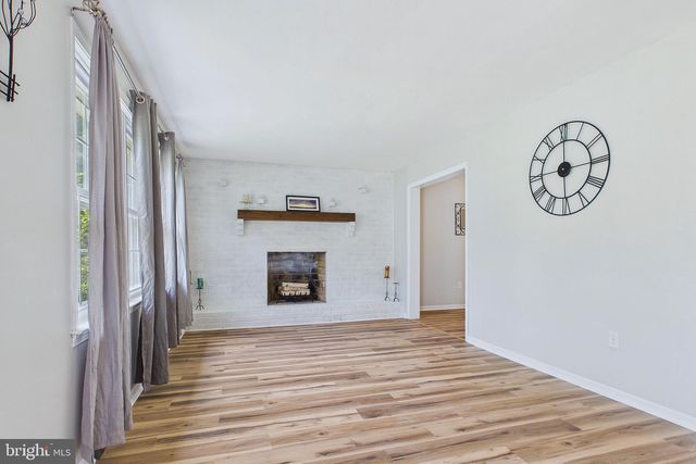 545 E HANNA DR, Newark, DE 19702