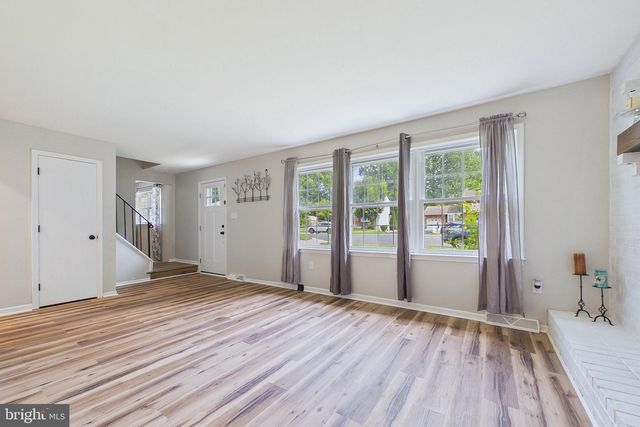 545 E HANNA DR, Newark, DE 19702