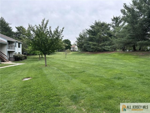 48 Crabapple Lane 238, Franklin, NJ 08823