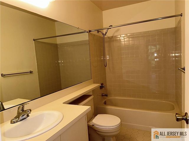 48 Crabapple Lane 238, Franklin, NJ 08823