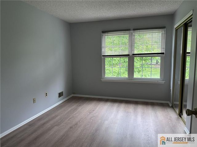48 Crabapple Lane 238, Franklin, NJ 08823