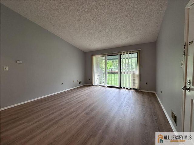 48 Crabapple Lane 238, Franklin, NJ 08823