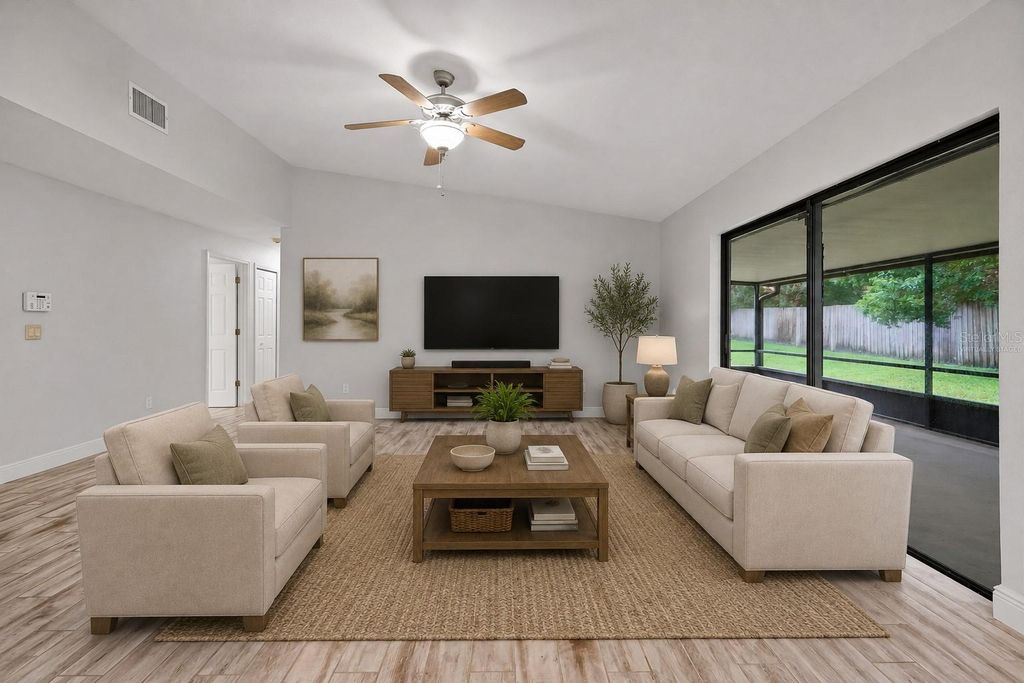 Image 12 of property listing at 8405 WAIALAE COURT, Orlando, FL 32819
