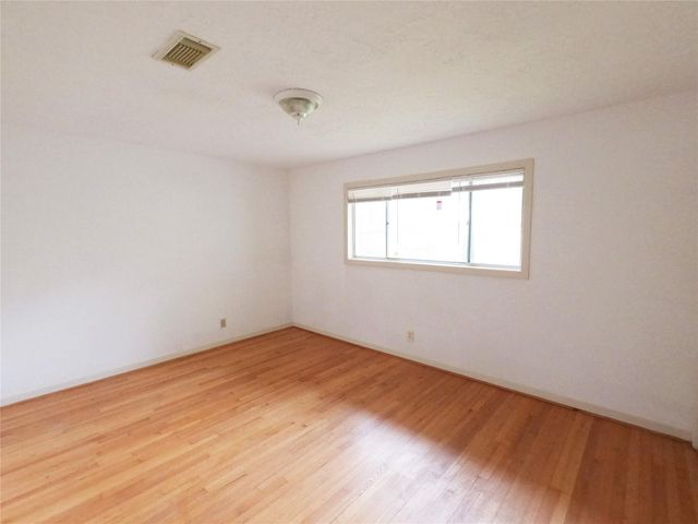 5231 Beechnut Street, Houston, TX 77096