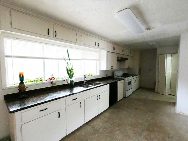 5231 Beechnut Street, Houston, TX 77096