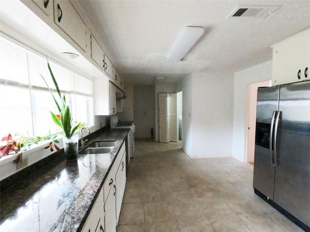 5231 Beechnut Street, Houston, TX 77096