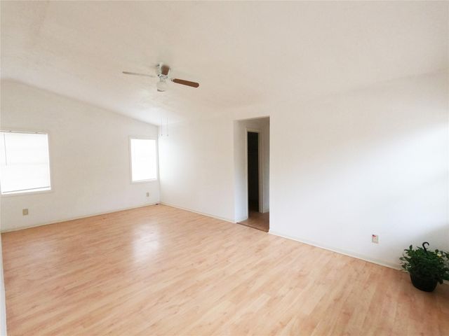 5231 Beechnut Street, Houston, TX 77096
