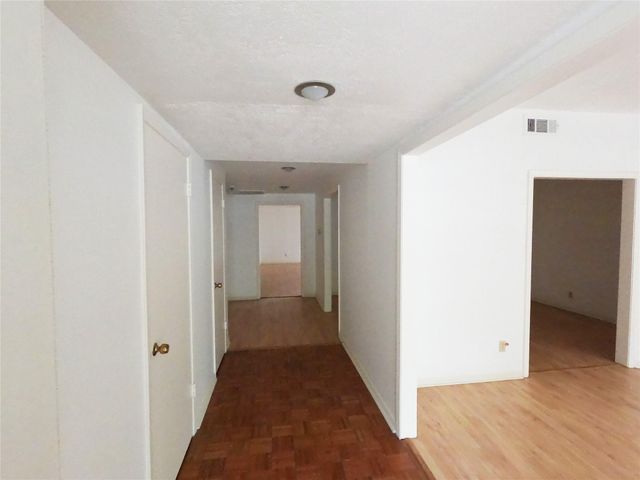 5231 Beechnut Street, Houston, TX 77096